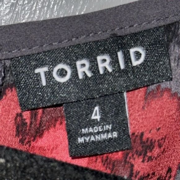 Torrid Womens Plus Size 4 Gray Floral Print Dress With Red Roses & Short Sleeves - Picture 4 of 7